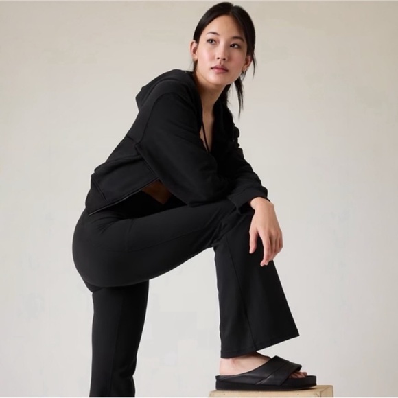 NWT Athleta Salutation Stash Flare Pant - Picture 6 of 9